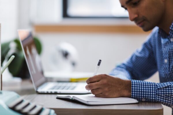 Como Usar o Celular Como Webcam de Alta Qualidade para Reuniões de Trabalho